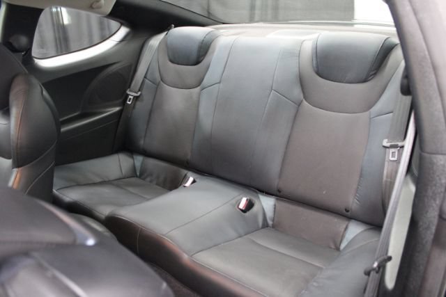 Used 2011 Hyundai Genesis 3.8 RWD image 20