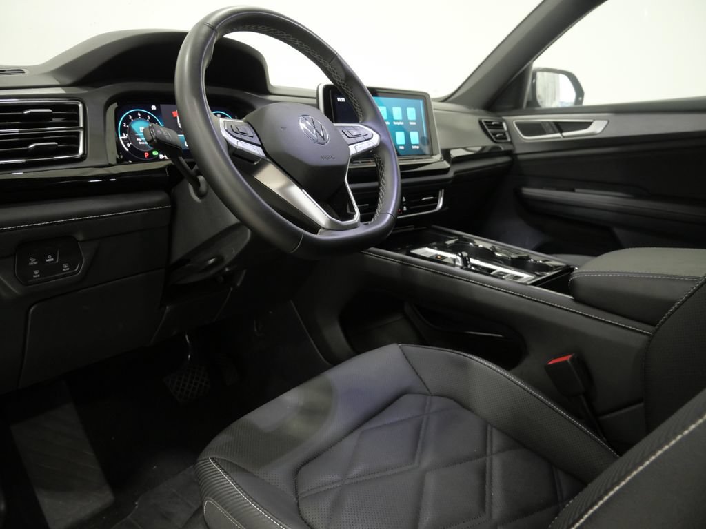 Used 2025 Volkswagen Atlas Cross Sport SE AWD/4WD image 11