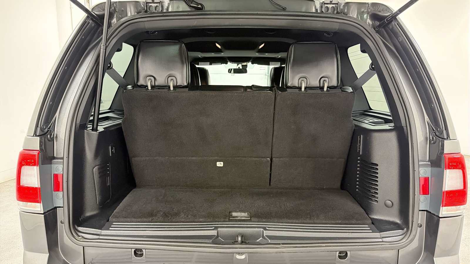 Used 2016 Lincoln Navigator Select AWD/4WD image 29