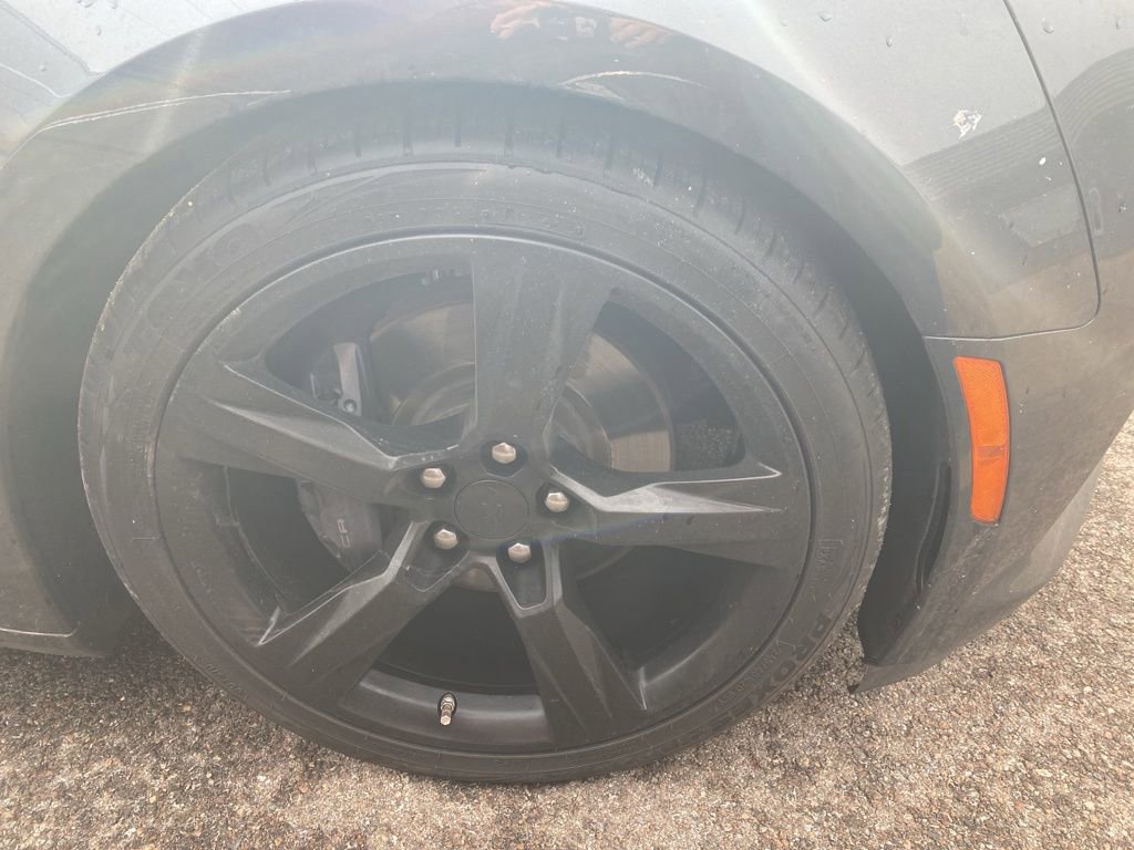Used 2018 Chevrolet Camaro SS RWD image 4