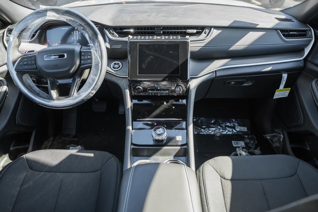 New 2025 Jeep Grand Cherokee Laredo X w/ Luxury Tech Group I image 18