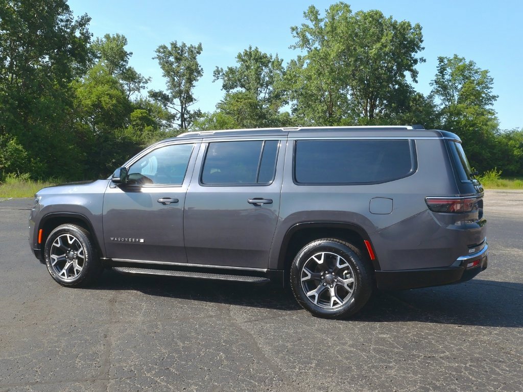 Used 2024 Jeep Wagoneer L Series III w/ Flexible Seating Group image 9