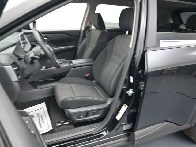 Used 2025 Nissan Rogue SV image 11