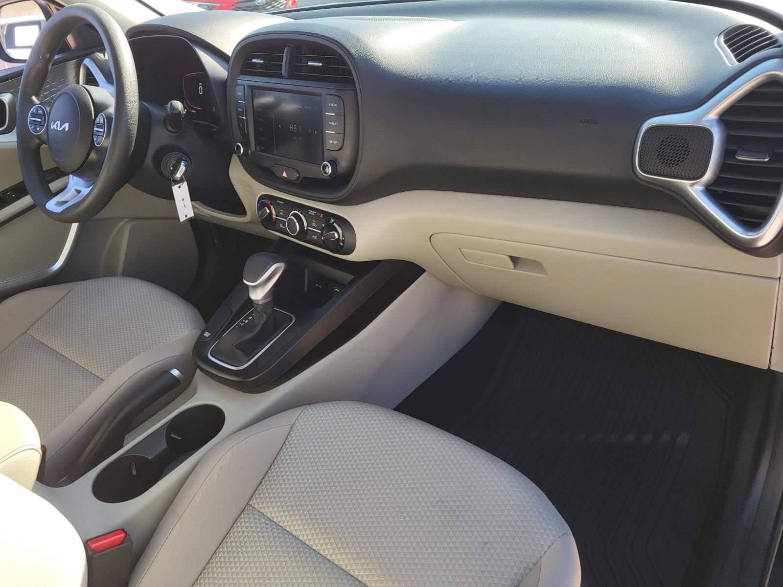 Used 2024 Kia Soul LX w/ Option Group 015 FWD image 8