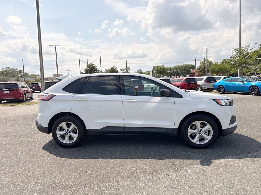 Used 2020 Ford Edge SE FWD image 2