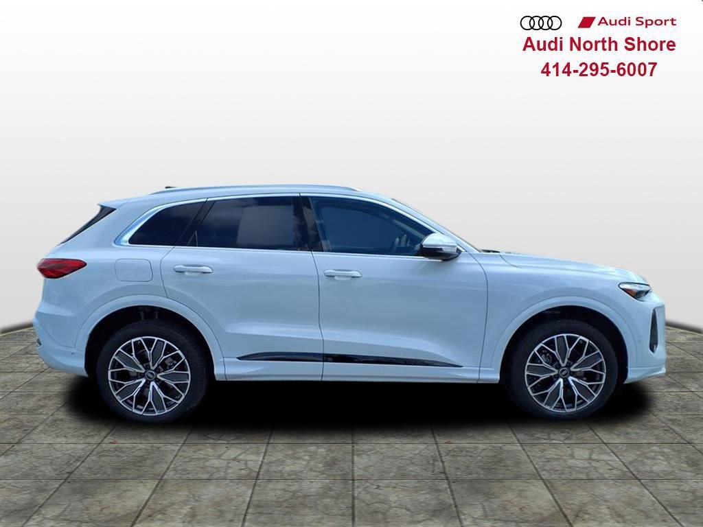 Used 2025 Audi Q5 Premium Plus w/ Premium Plus AWD/4WD image 2