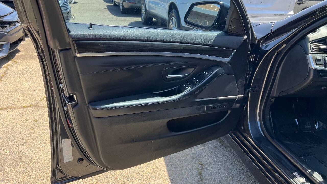 Used 2011 BMW 550i Sedan image 25