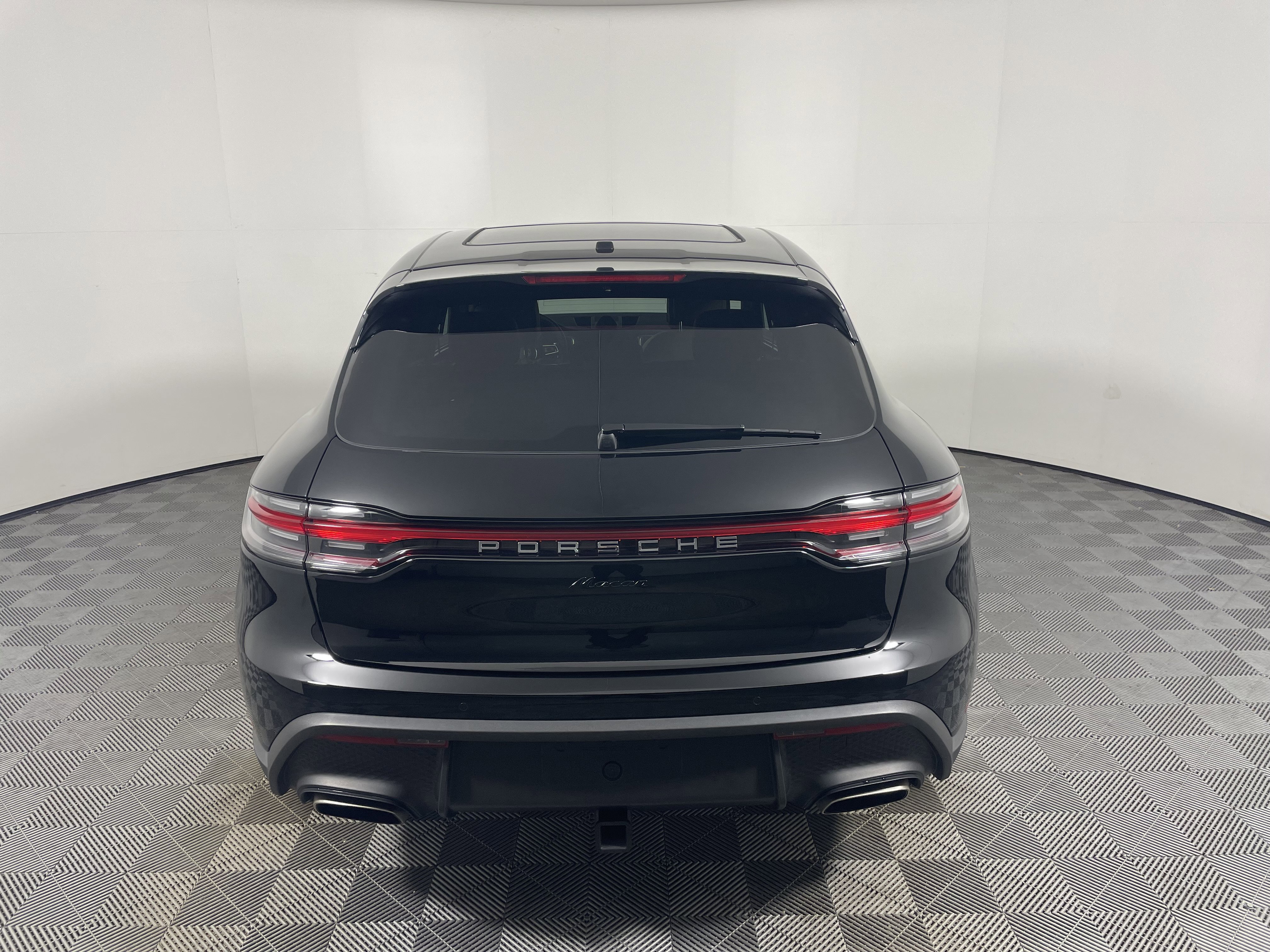 Used 2025 Porsche Macan image 6
