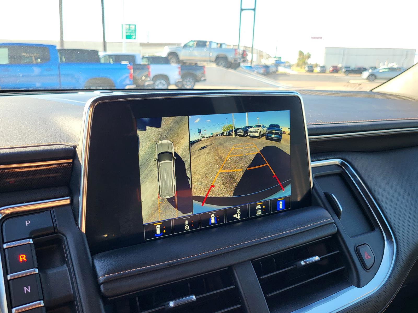 Used 2024 GMC Yukon AT4 w/ Technology Package image 28