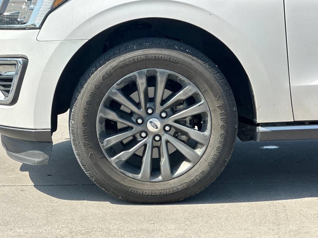 Used 2019 Ford Expedition Limited w/ Equipment Group 301A RWD image 24