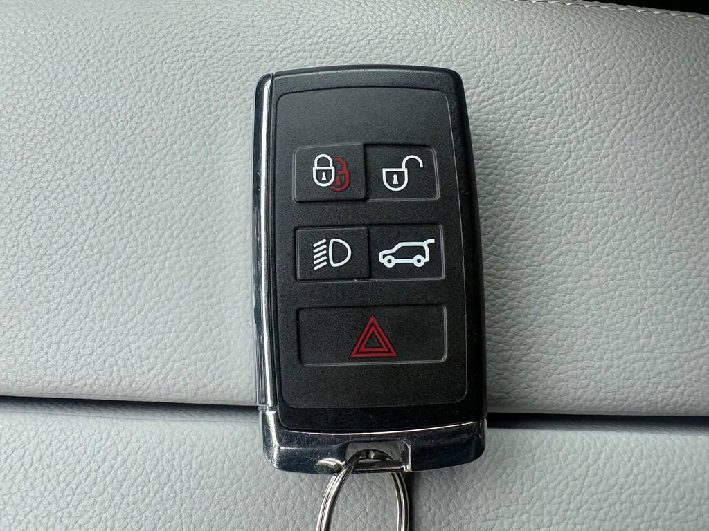 Used 2023 Land Rover Range Rover Evoque R-Dynamic SE AWD/4WD image 27