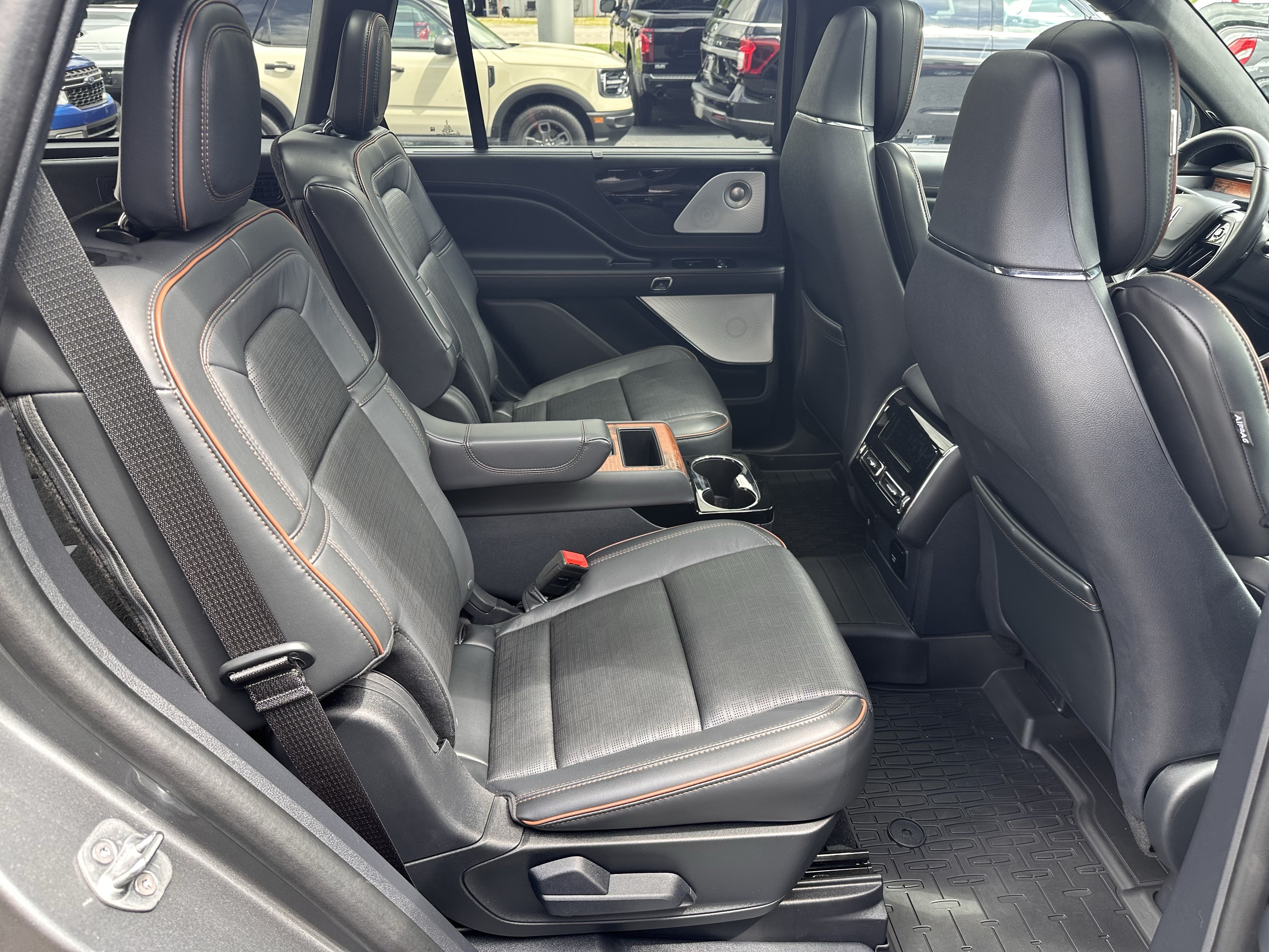 Used 2025 Lincoln Aviator Black Label w/ Jet Appearance Package AWD/4WD image 16