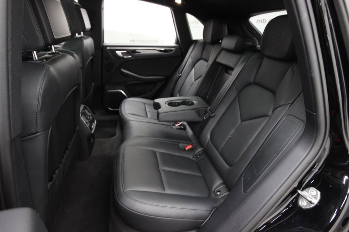 Used 2023 Porsche Macan image 12