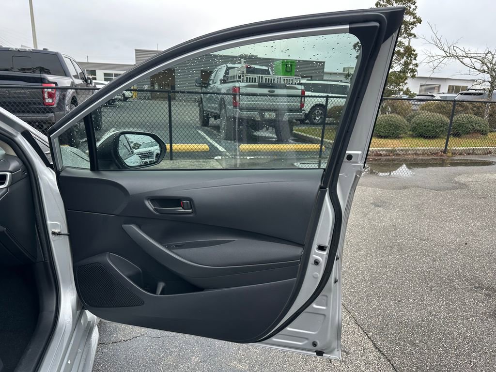 Used 2022 Toyota Corolla LE image 31