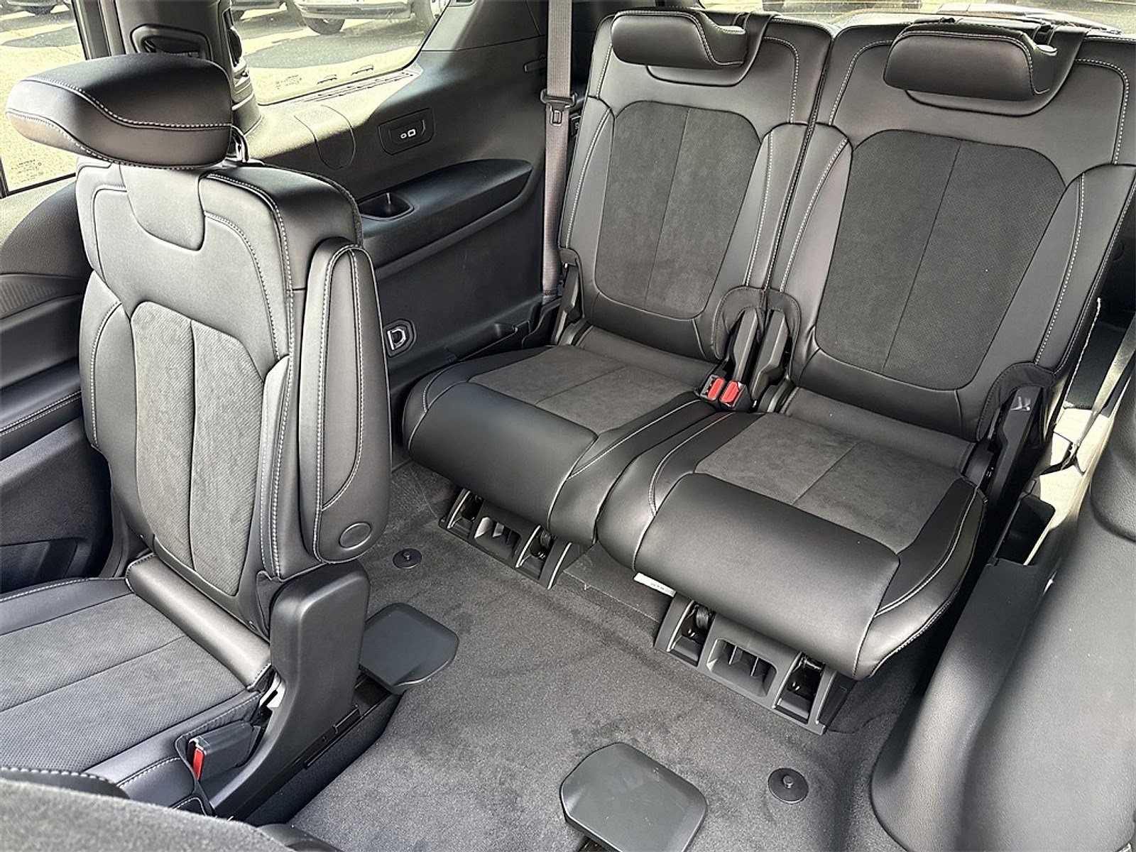 New 2025 Jeep Grand Cherokee L Altitude AWD/4WD image 12