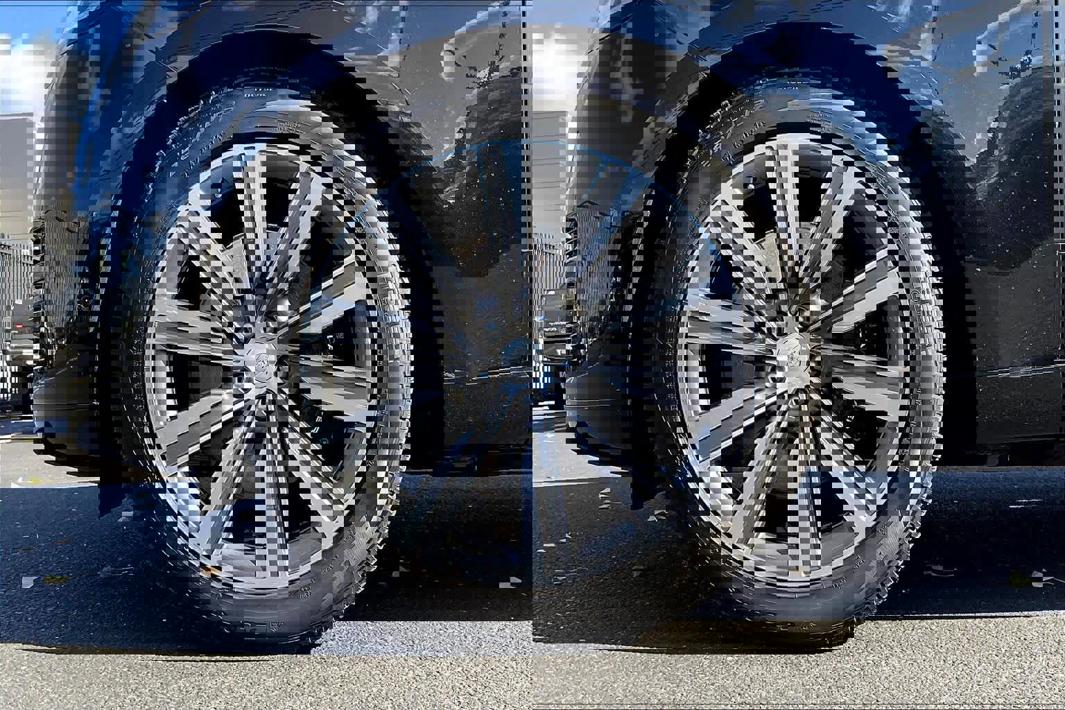 Used 2023 Land Rover Range Rover Long Wheelbase SE image 12