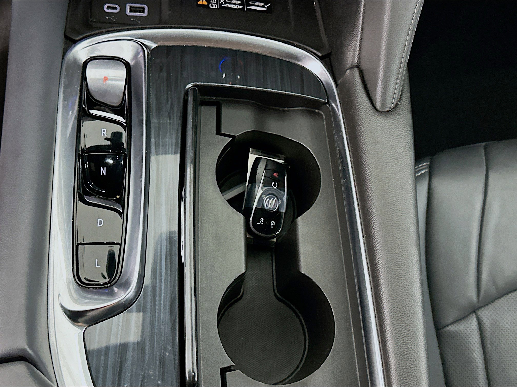 Used 2024 Buick Enclave Premium image 25