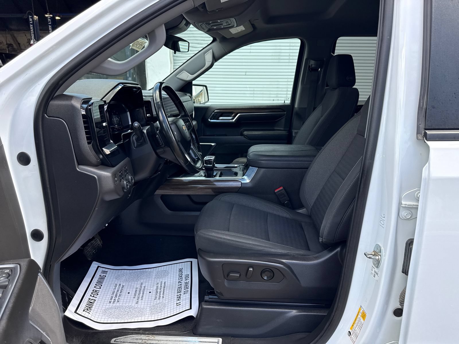 Used 2023 Chevrolet Silverado 1500 LT AWD/4WD image 9