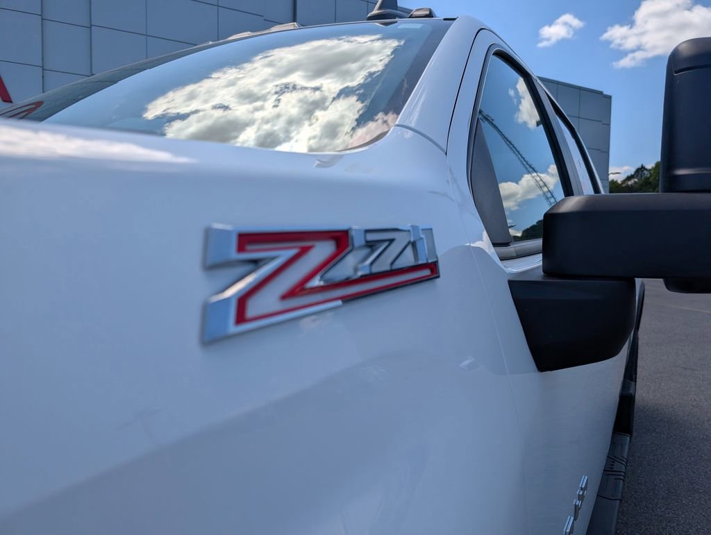Used 2025 Chevrolet Silverado 2500 Custom w/ Custom Value Package image 9