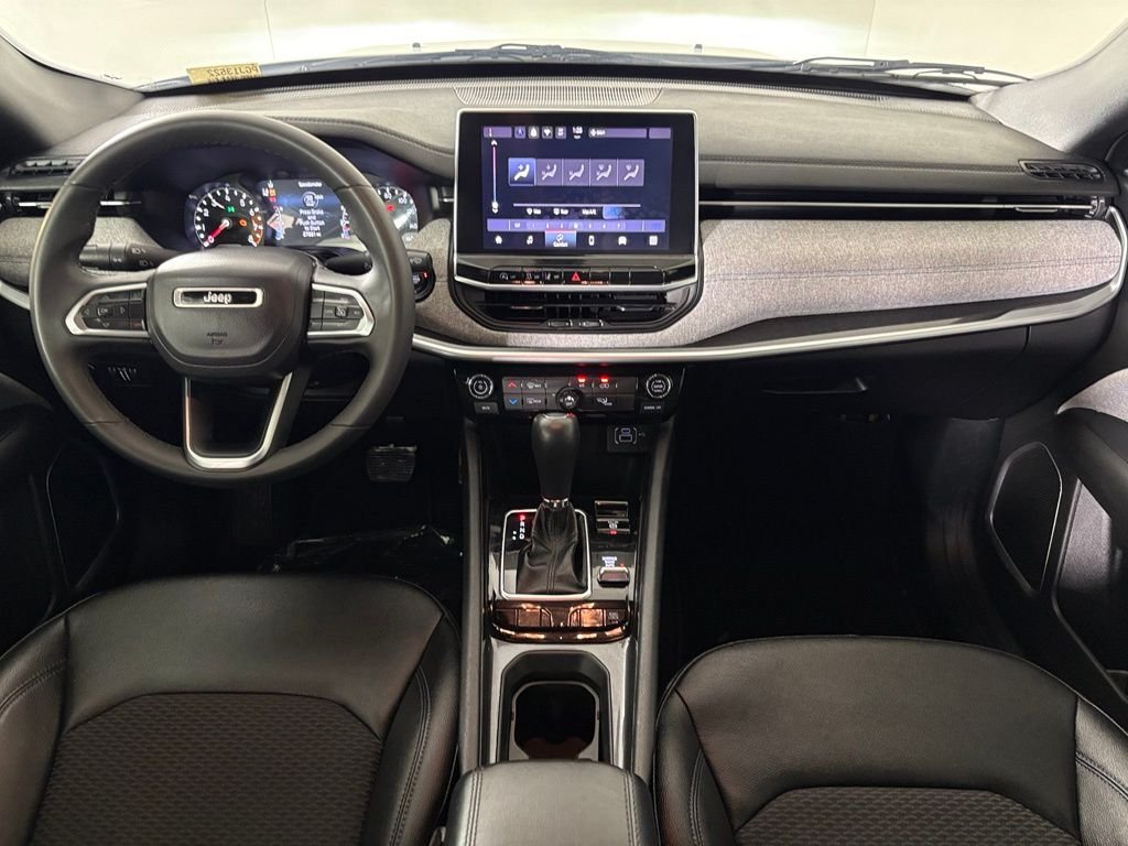 Used 2024 Jeep Compass Latitude AWD/4WD image 31
