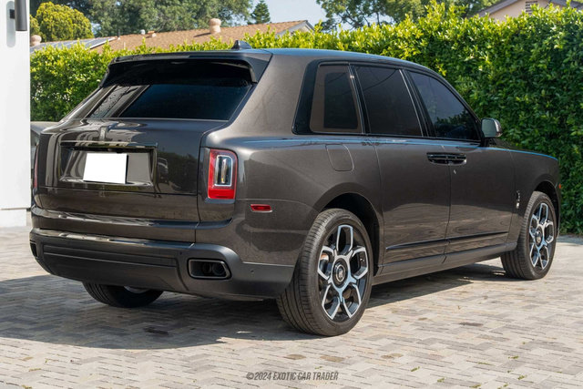 Used 2020 Rolls-Royce Cullinan Black Badge image 8