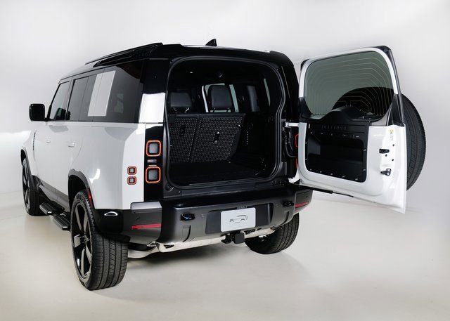 New 2026 Land Rover Defender 110 X-Dynamic SE image 29