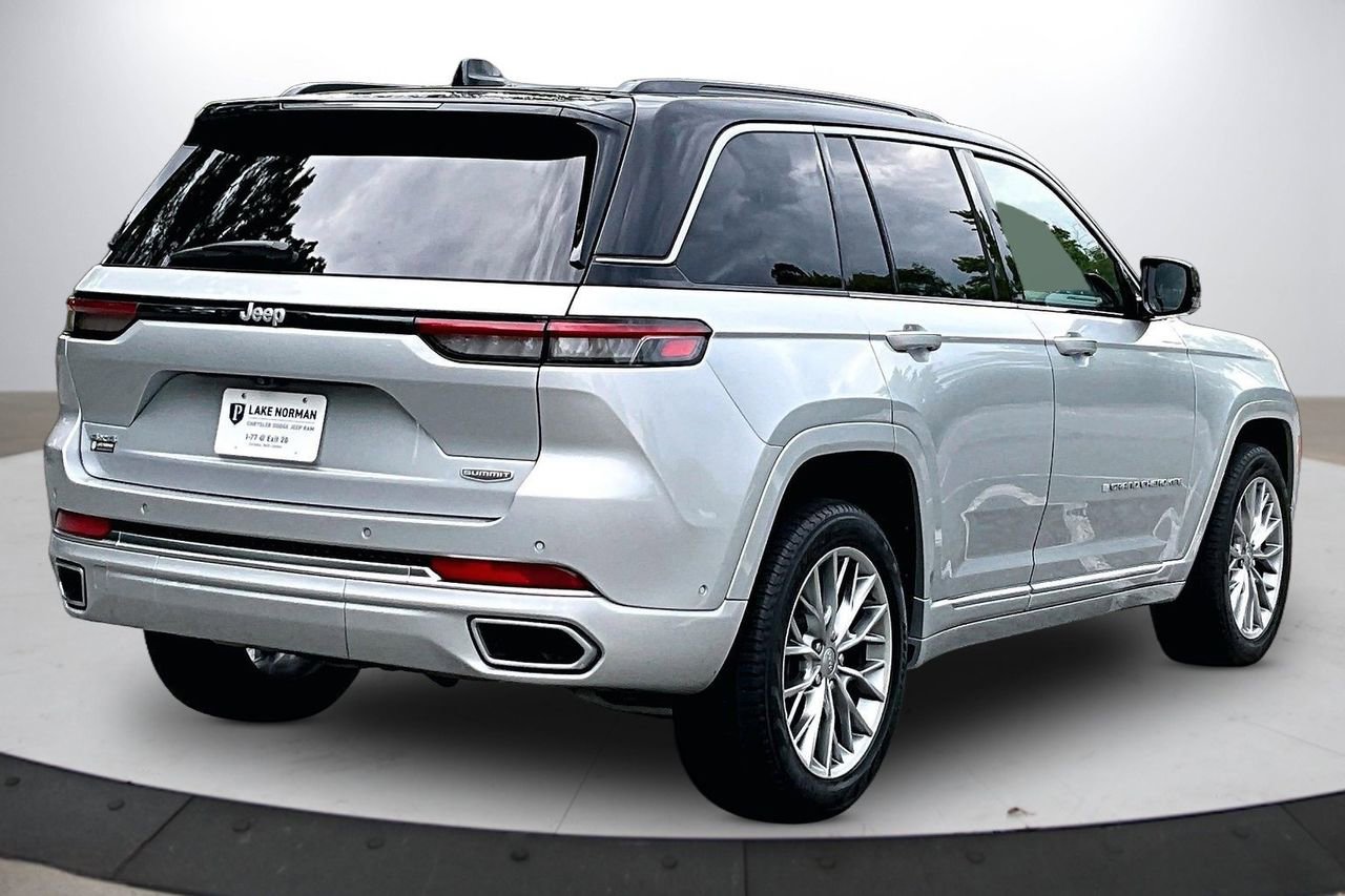 Used 2025 Jeep Grand Cherokee Summit AWD/4WD image 9