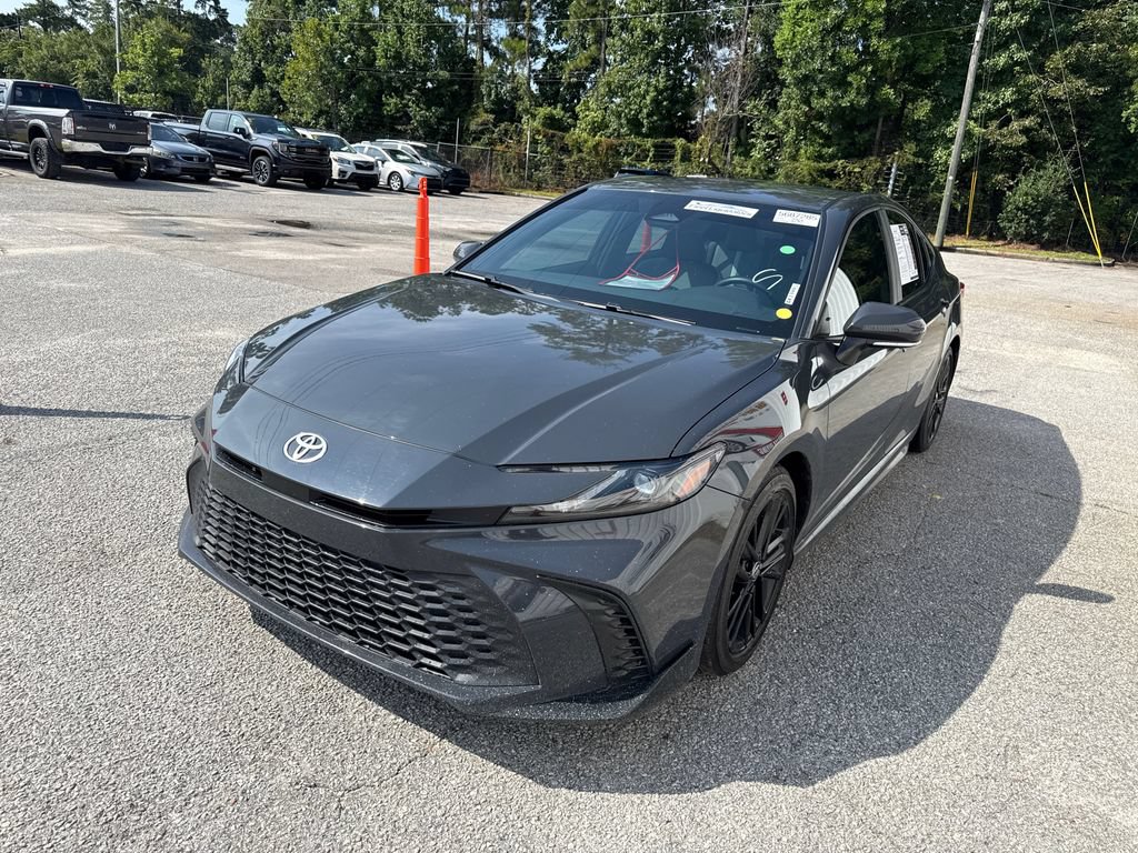 Used 2025 Toyota Camry SE w/ Convenience Package FWD image 4