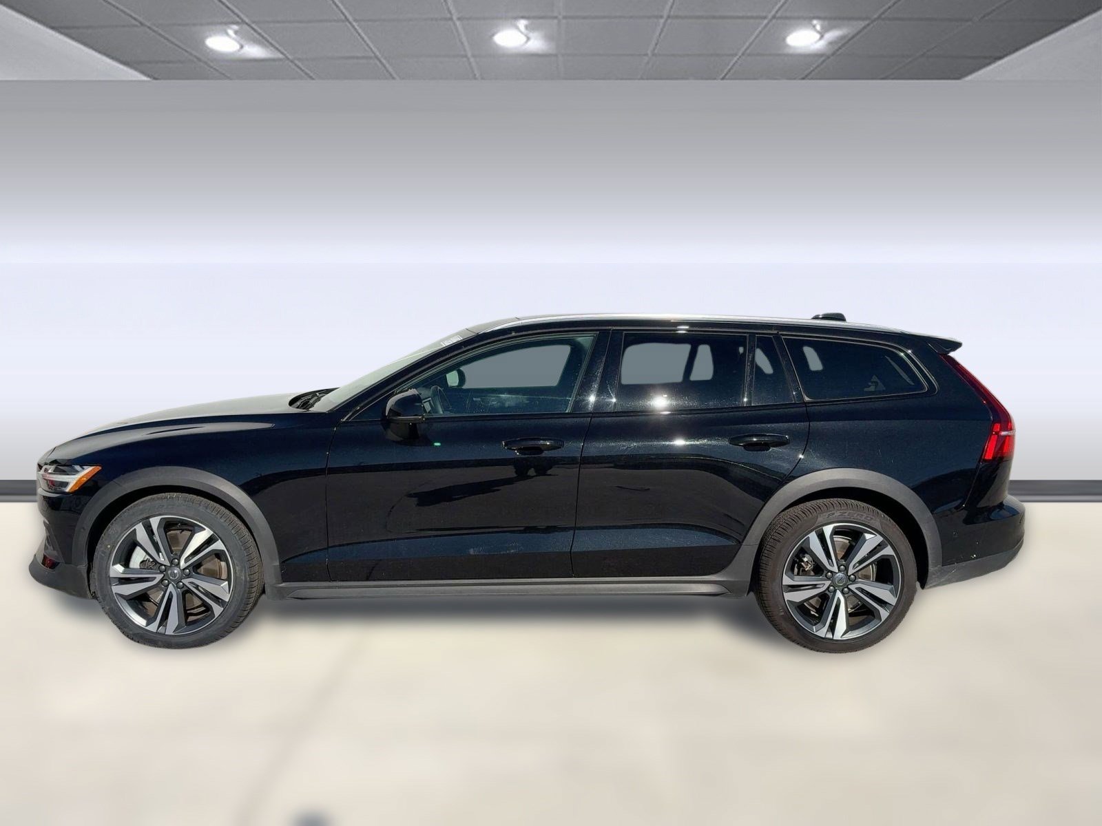 Certified 2025 Volvo V60 B5 Cross Country Plus image 2