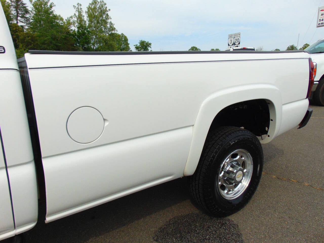 Used 2005 Chevrolet Silverado 2500 LS w/ Heavy-Duty Power Package RWD image 29