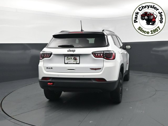 Used 2023 Jeep Compass Trailhawk w/ Trailhawk Convenience Group AWD/4WD image 5