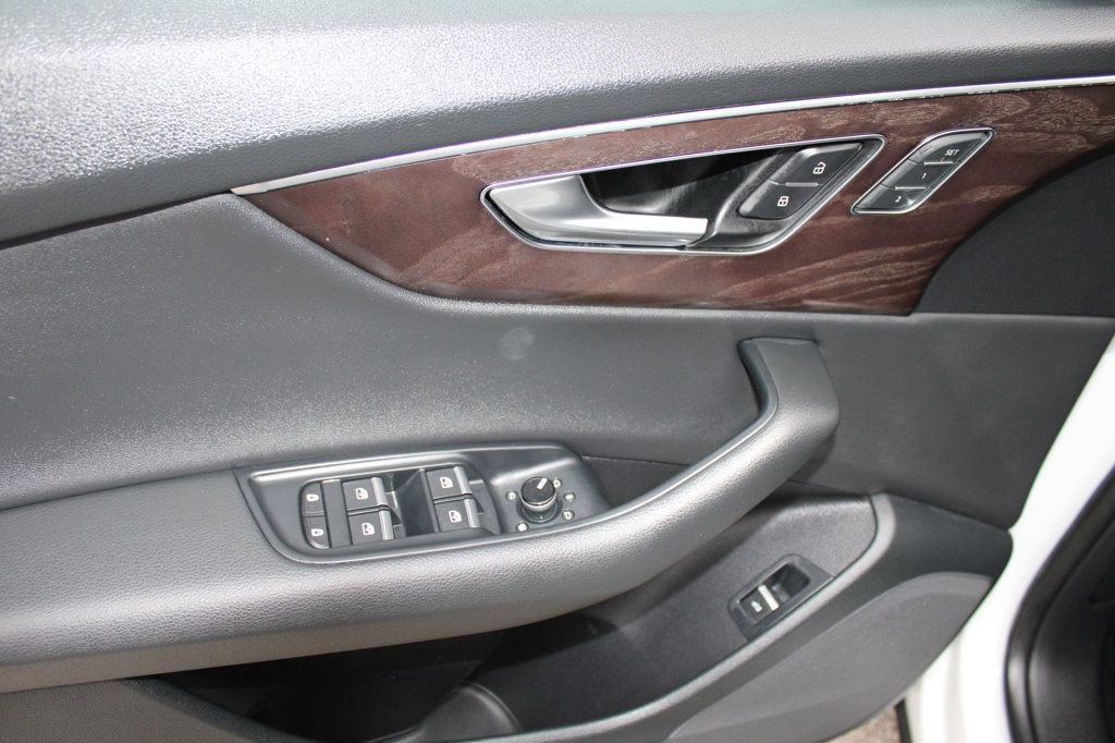 Used 2019 Audi Q8 Premium image 26