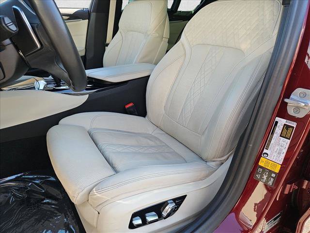 Used 2021 BMW M550i xDrive w/ Executive Package AWD/4WD image 16