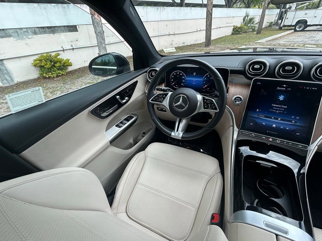 Used 2024 Mercedes-Benz GLC 300 4MATIC image 9
