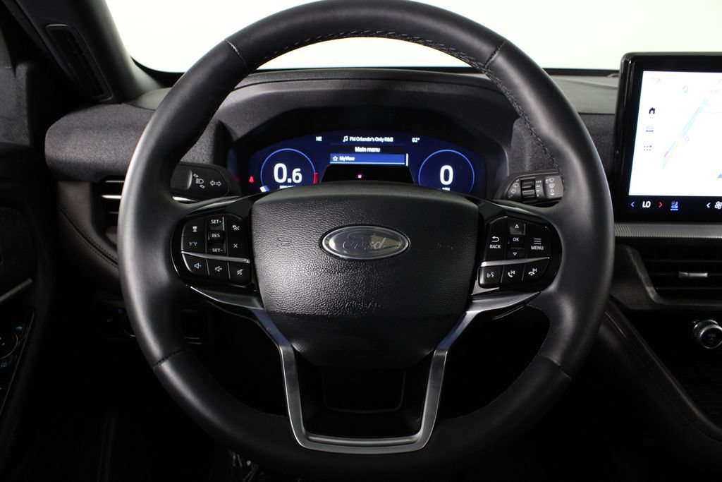 Used 2025 Ford Explorer Platinum w/ Ultimate Package AWD/4WD image 28