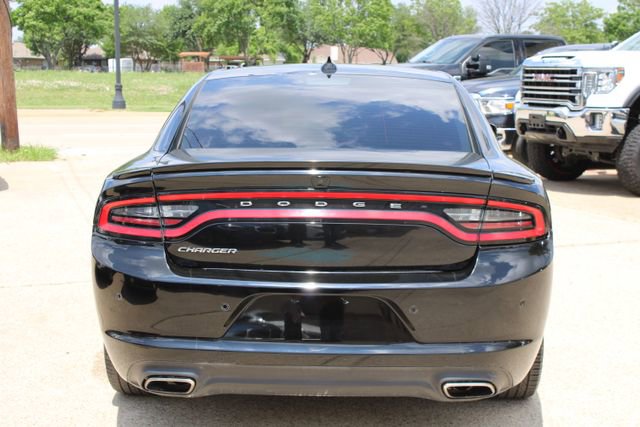 Used 2020 Dodge Charger SXT w/ Plus Group RWD image 4