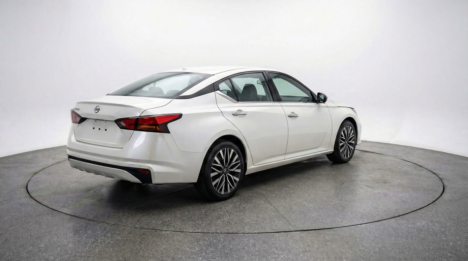 Used 2025 Nissan Altima 2.5 SV FWD image 9