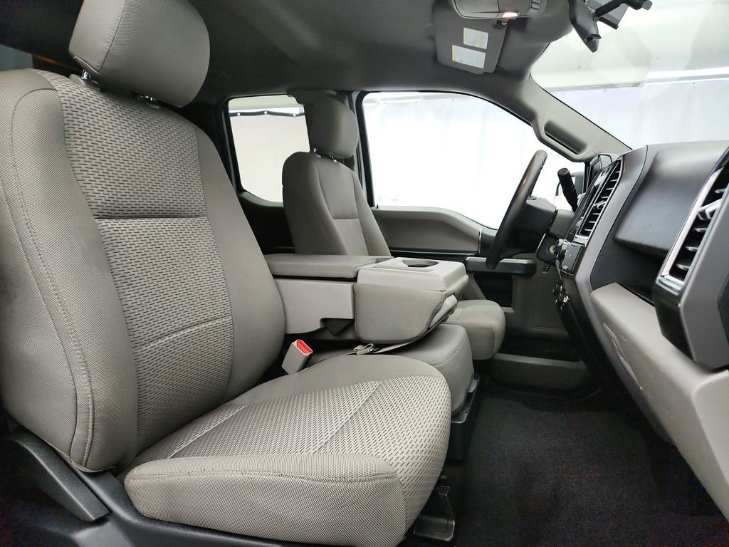 Used 2016 Ford F150 XLT image 24