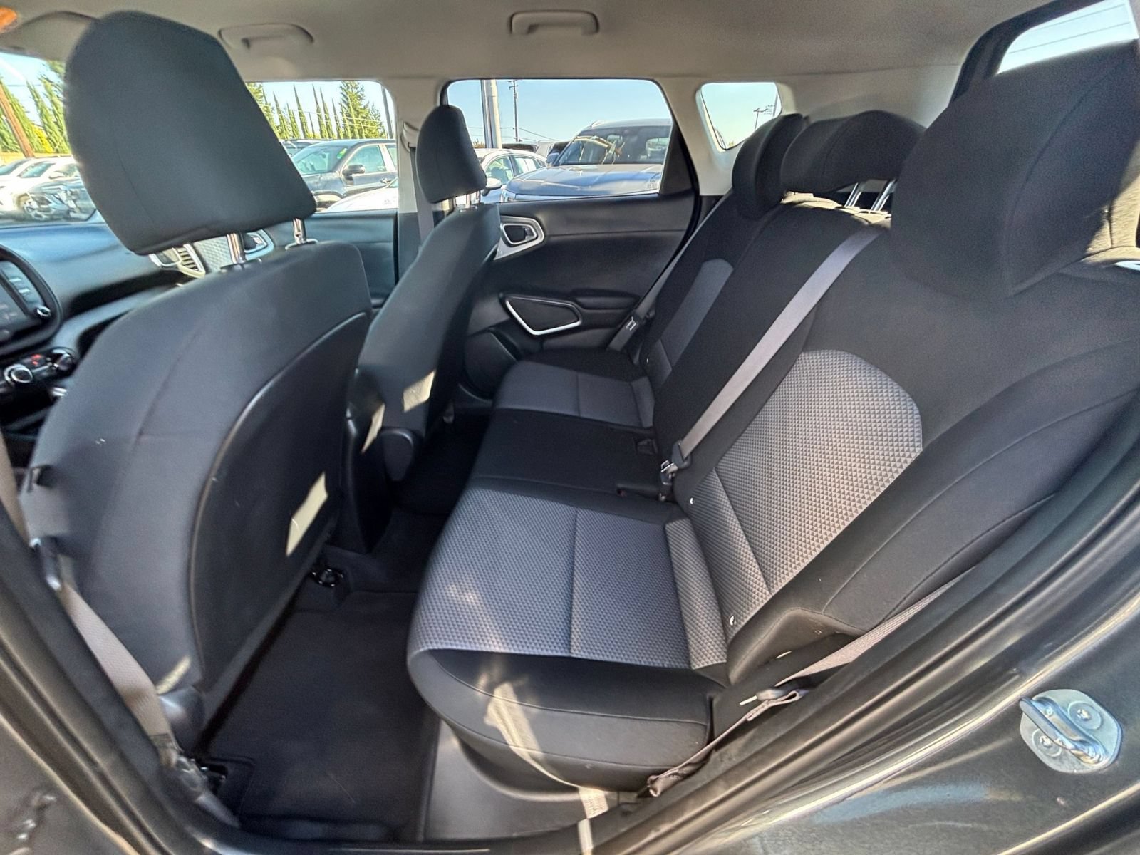 Used 2025 Kia Soul LX w/ LX Technology Package FWD image 22