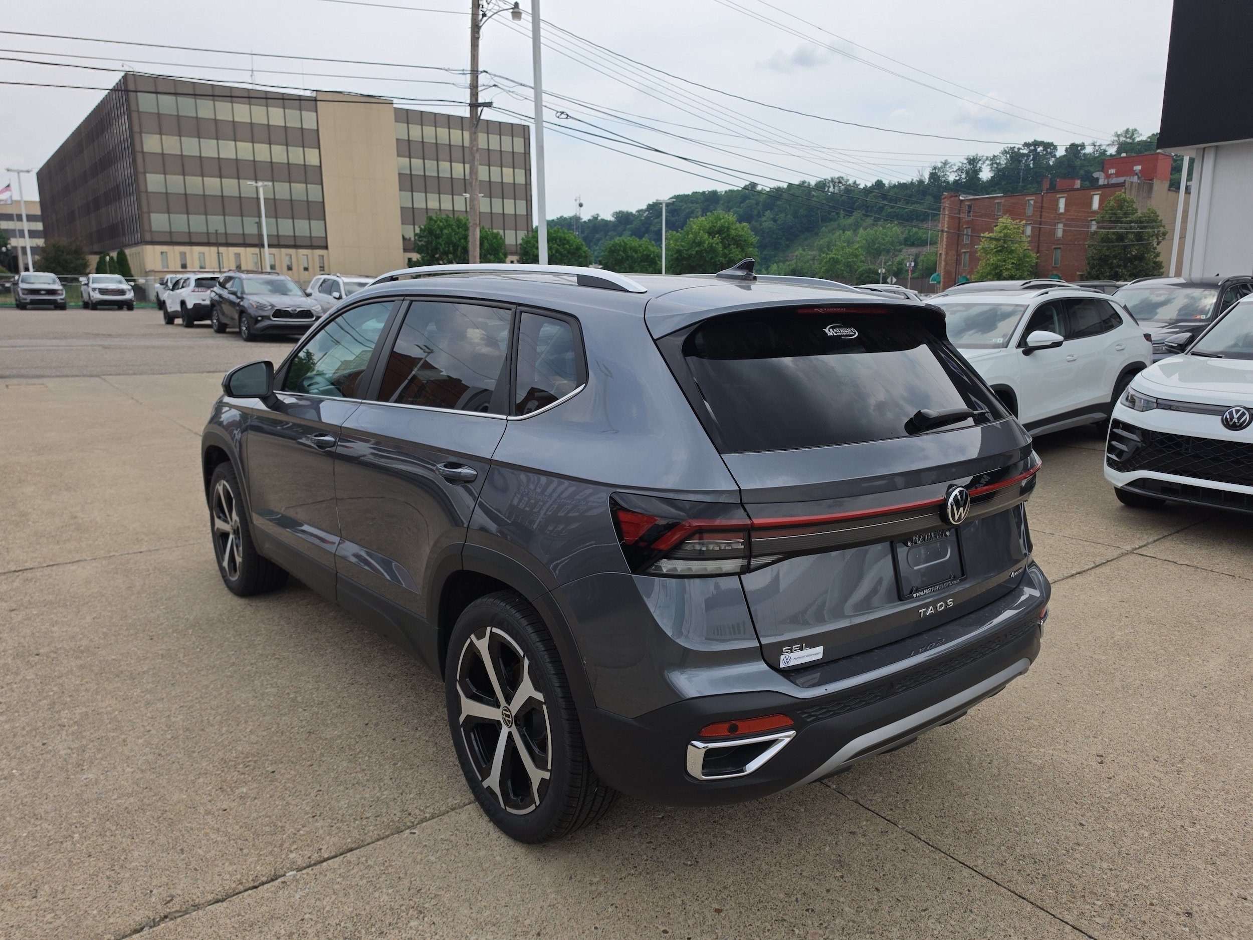 New 2026 Volkswagen Taos SEL AWD/4WD image 4