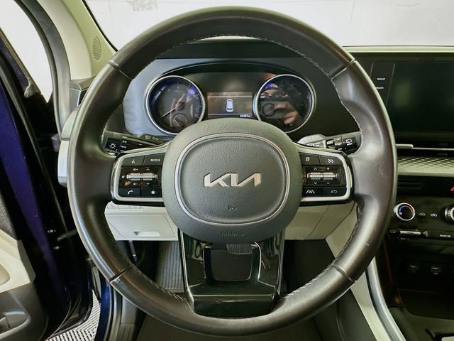 Used 2024 Kia Carnival LX image 13