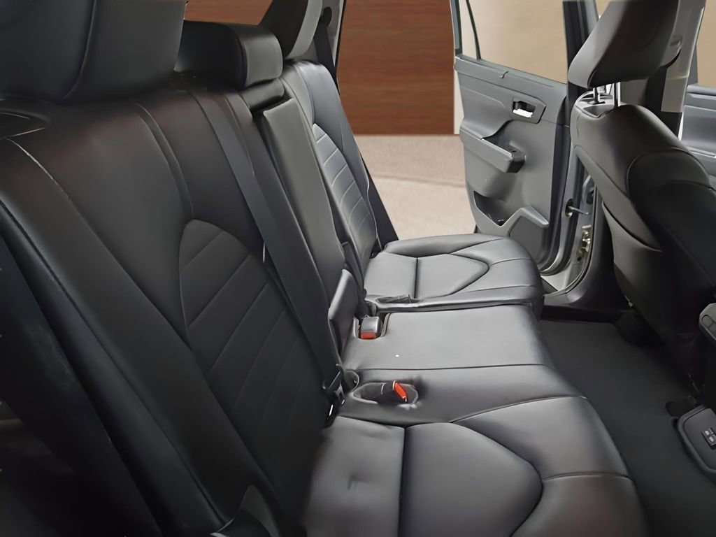 Used 2023 Toyota Highlander Limited image 27