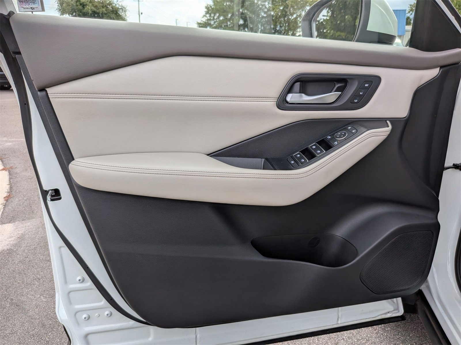 Used 2022 Nissan Rogue SL image 12