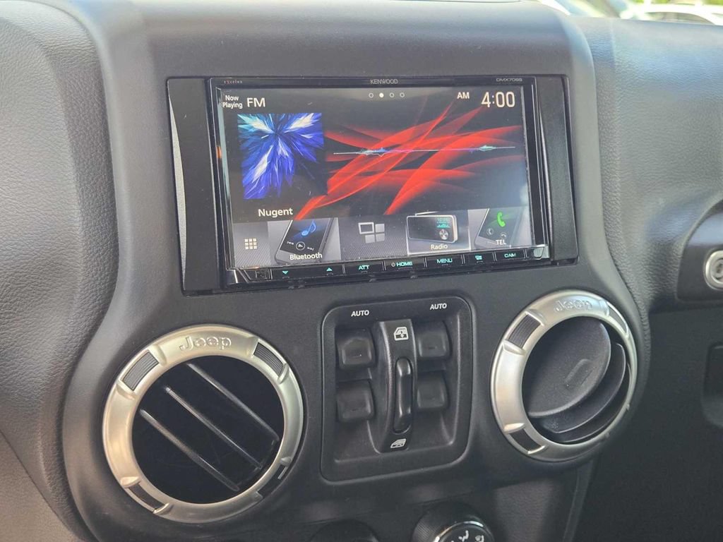 Used 2018 Jeep Wrangler Unlimited Sahara AWD/4WD image 26