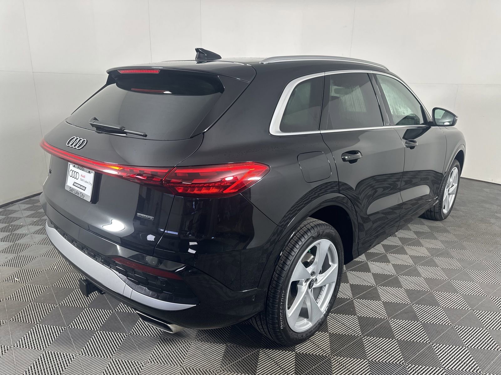 Certified 2025 Audi Q5 Premium w/ Premium Plus AWD/4WD image 6