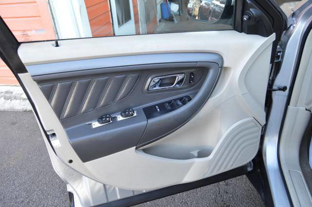 Used 2011 Ford Taurus SEL w/ 201A Rapid Spec Order Code image 30