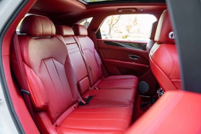 Used 2022 Bentley Bentayga image 59
