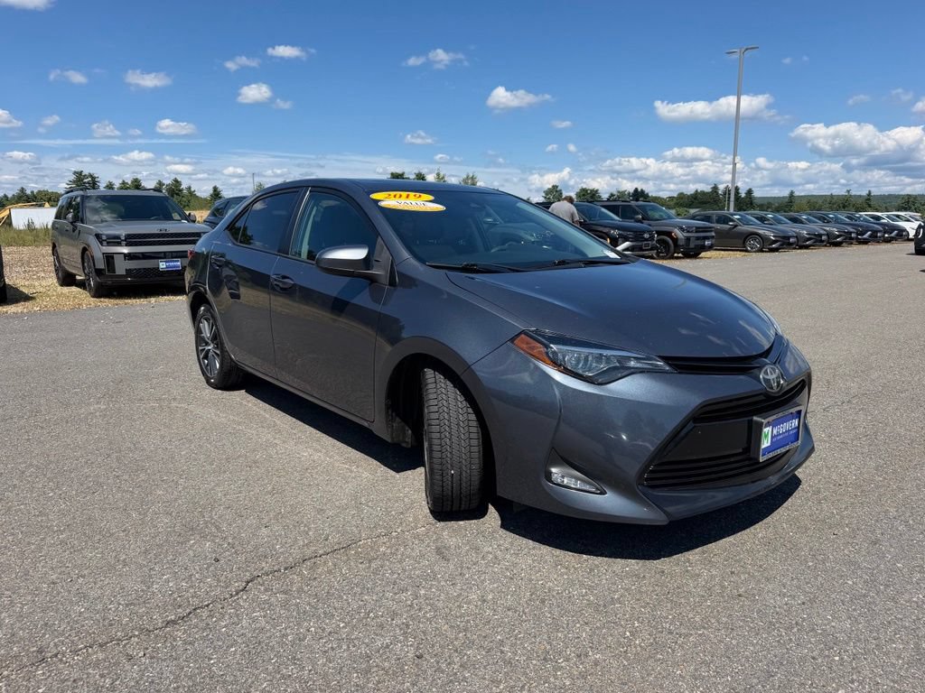 Used 2019 Toyota Corolla LE w/ LE Premium Package w/Moonroof FWD image 4