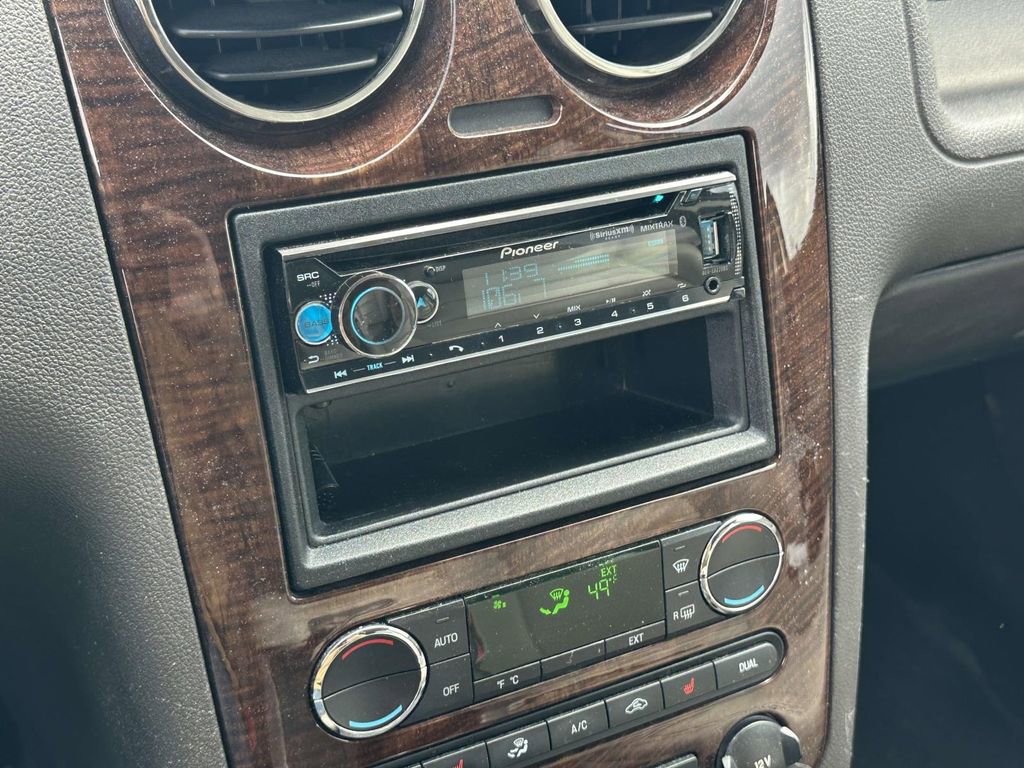 Used 2009 Ford Taurus X Limited FWD image 25