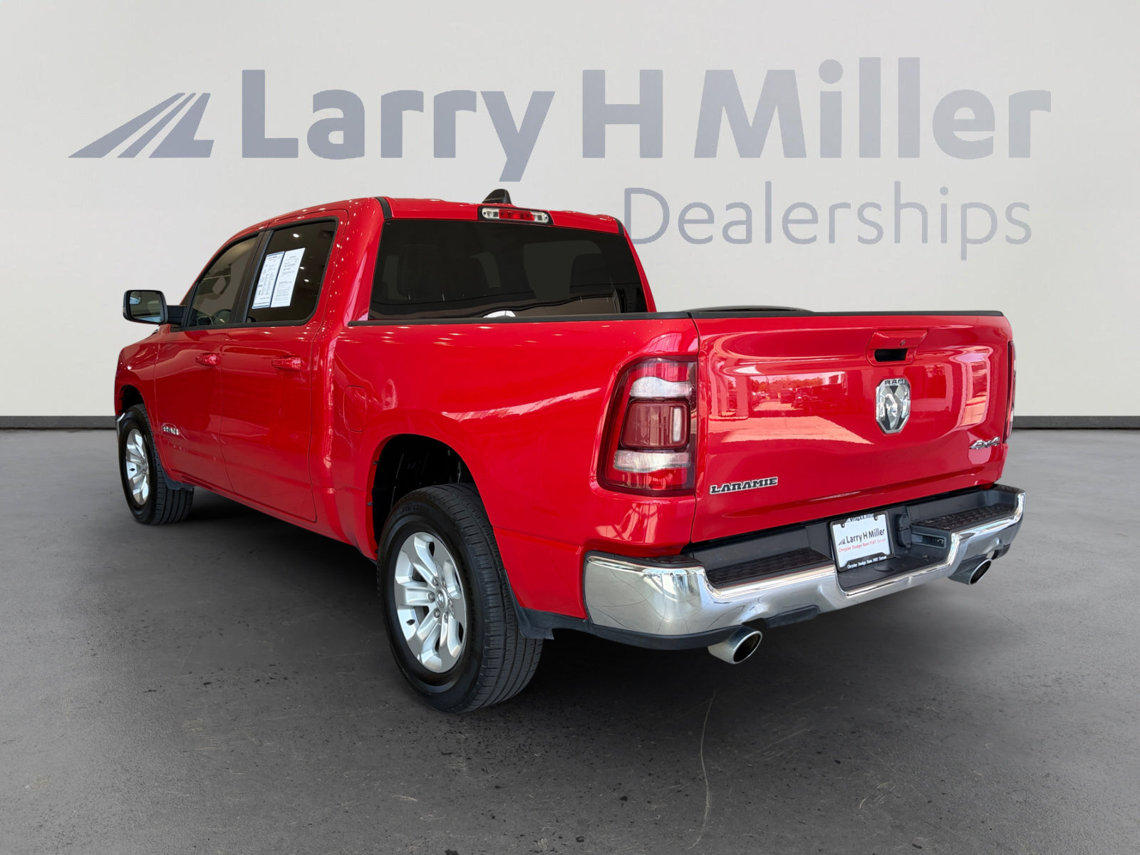Used 2024 RAM 1500 Laramie AWD/4WD image 3